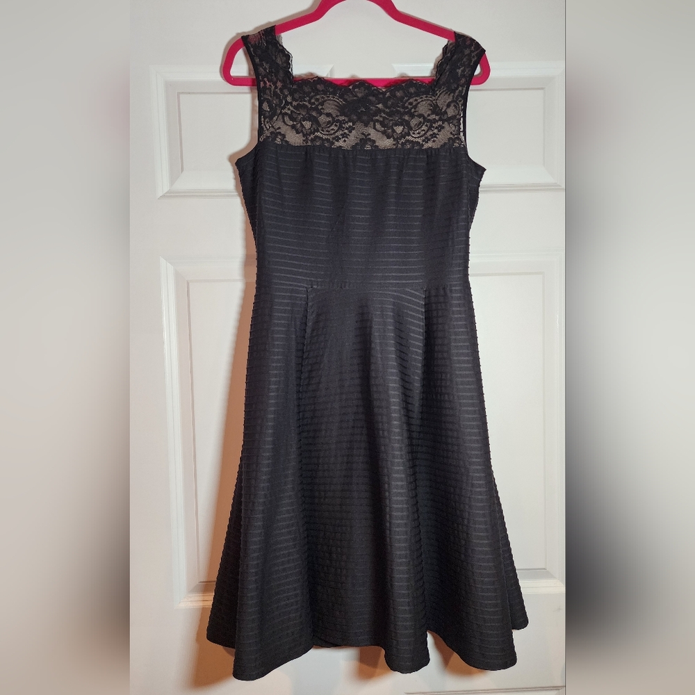 London Style Black Lace Detail Zip Back Fit And Flare Knee Length Dress Size 10